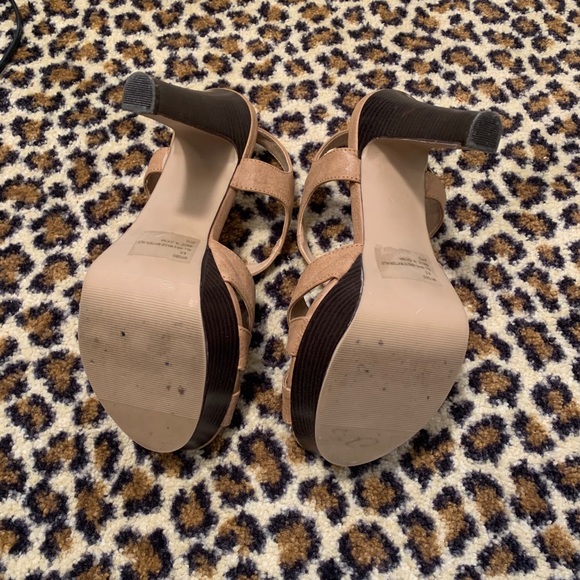 Size 8.5 Madden Girl Tan Heels - Picture 2 of 4